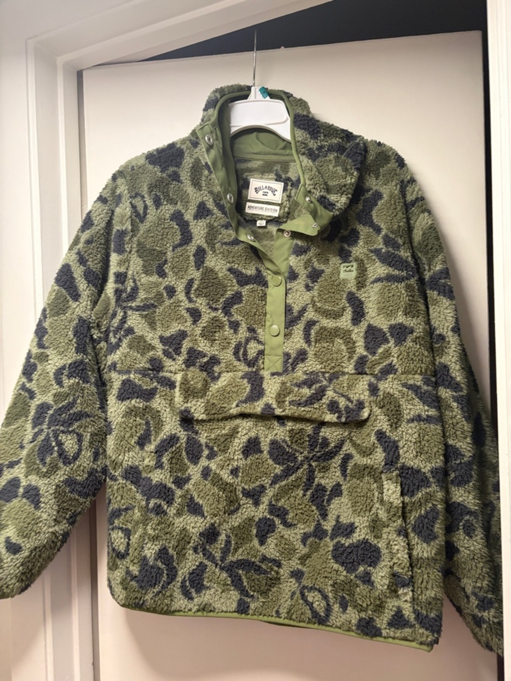 Billabong Green and Dark Gray Floral Fleece Pullover